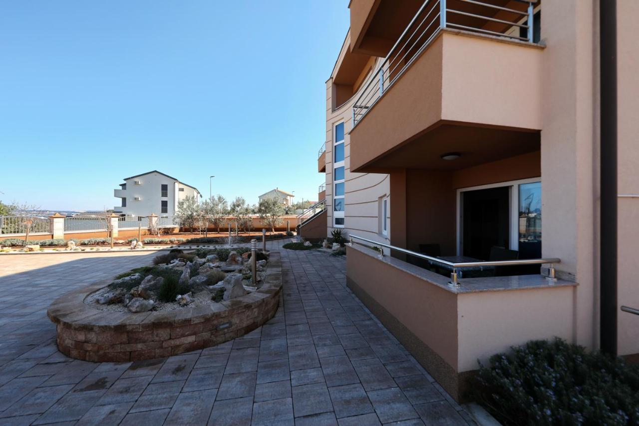 Apartment Dora 普莱克 外观 照片